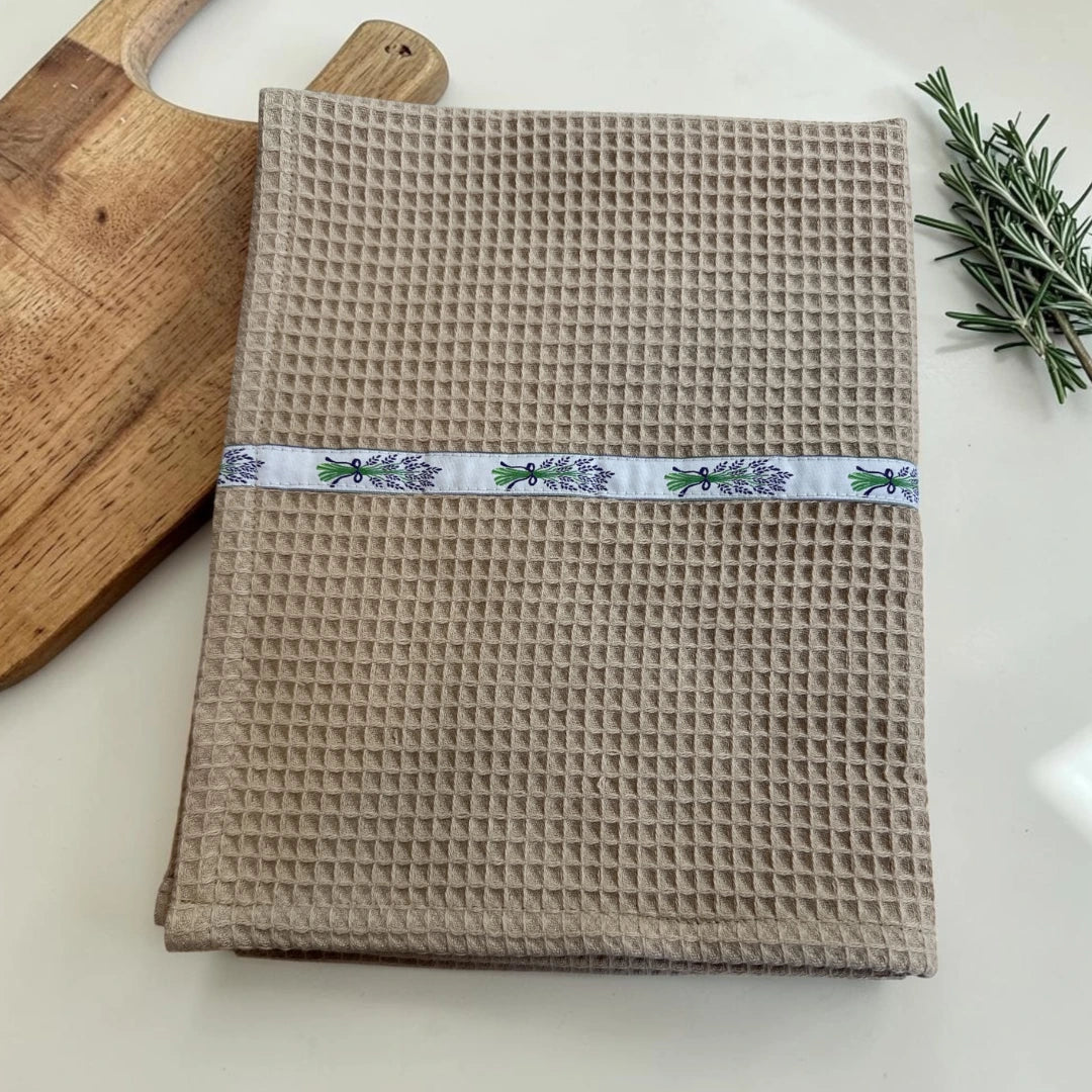 Levendula Mintás Bézs Darázsszövet Konyharuha – 60x40 cm, Rusztikus Stílus, Akasztóval