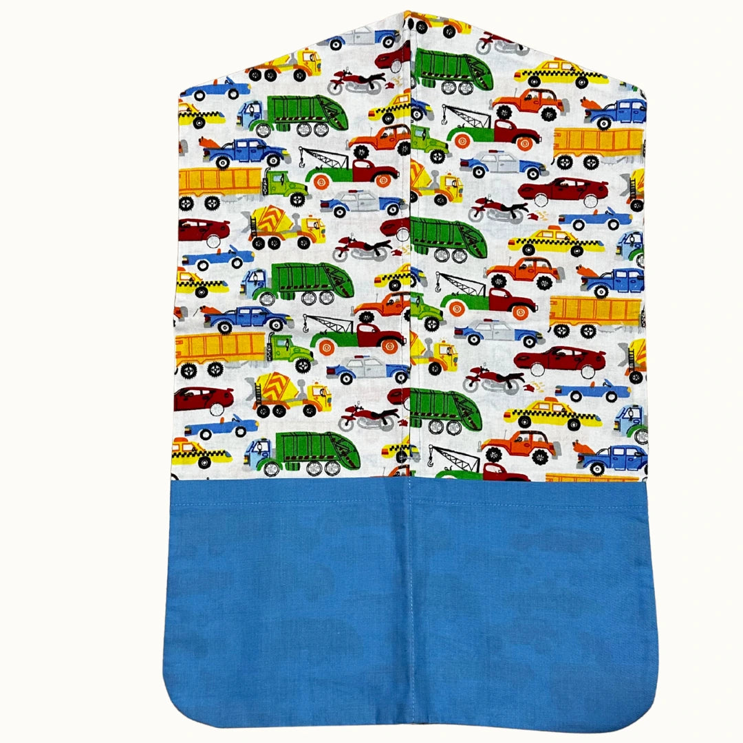 Vállfás ovis zsák munkagépes mintával