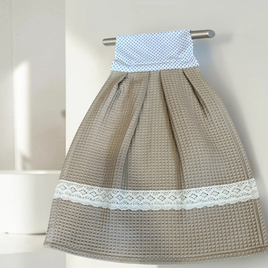 Elegáns Bézs Tépőzáras Konyharuha – Pamut Csipkével és Pöttyös Pánttal, 53x40 cm