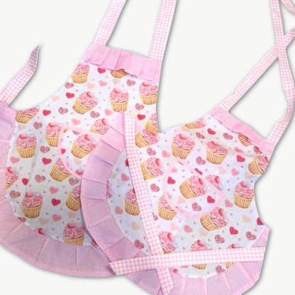 "Édes Pillanatok" Anya-Lánya Kötény Szett