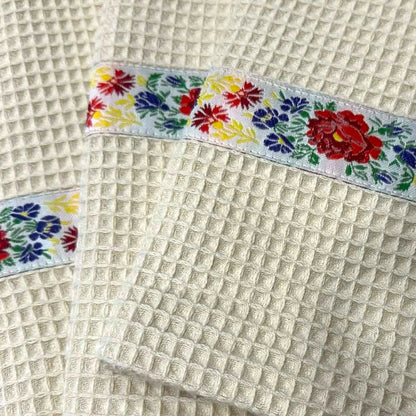 "Nagyi Konyhája" - Népies Díszítésű Gofri Kendő