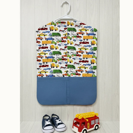 Vállfás ovis zsák munkagépes mintával